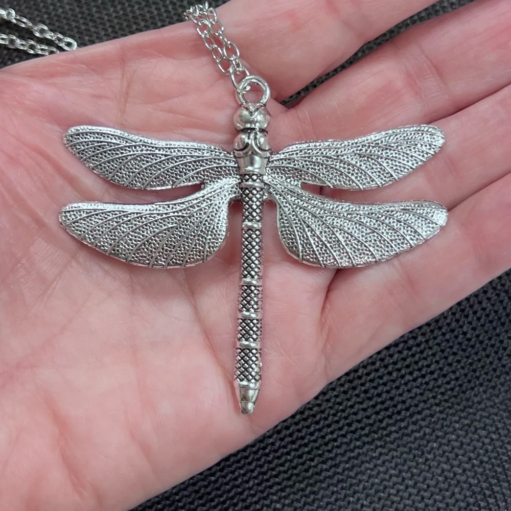 NWOT - Silver Dragonfly Pendant Necklace